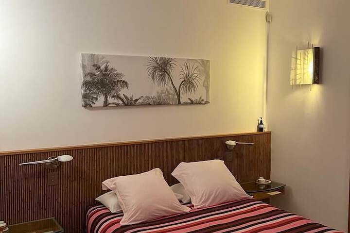 Room 18 of 105