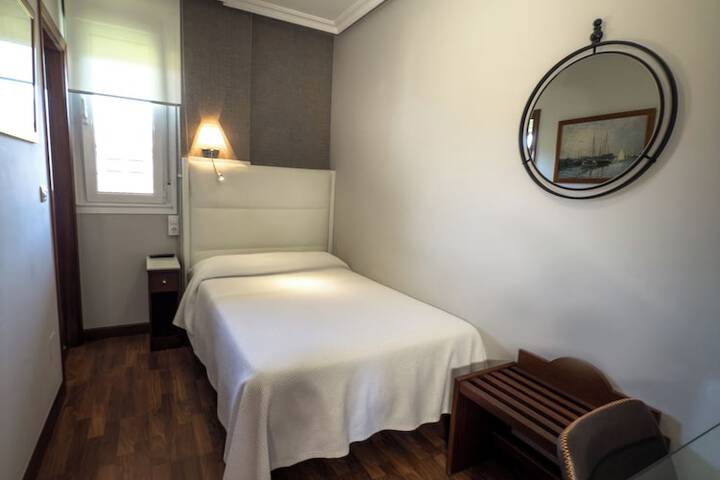 Room 34 of 93