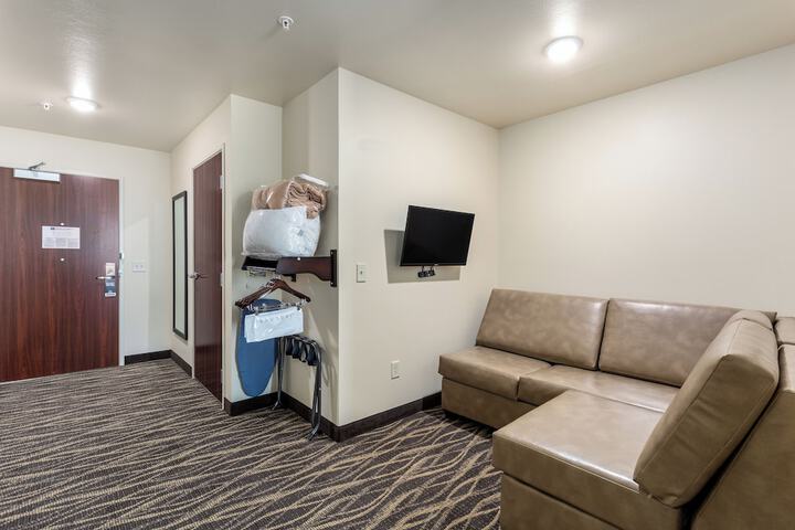 Studio Accessible King Size Bed (20 of 20)