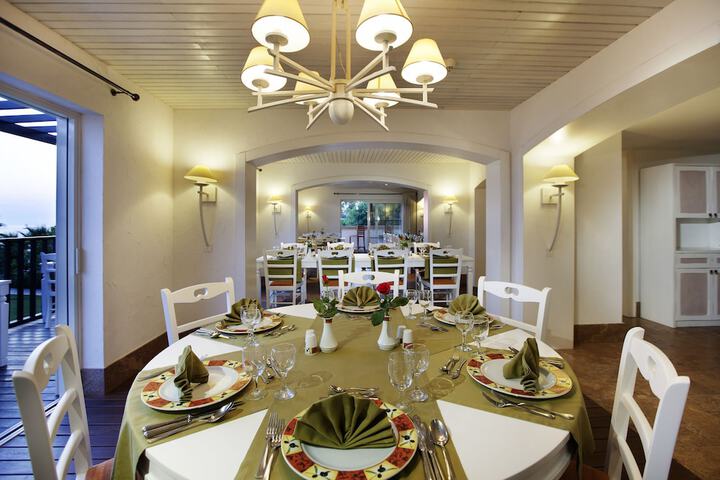 Dining 29 of 48