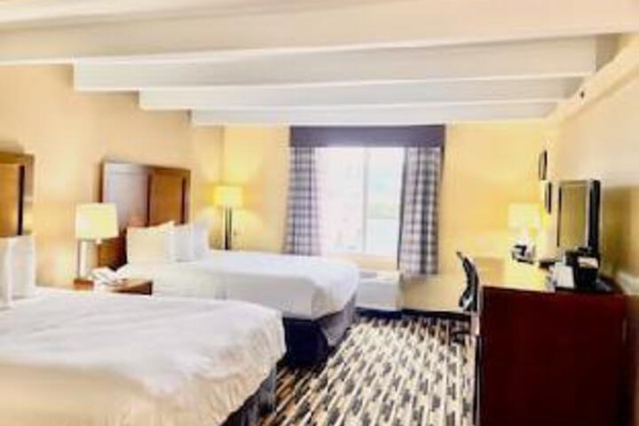 2 Queen Beds Accessible (23 of 25)