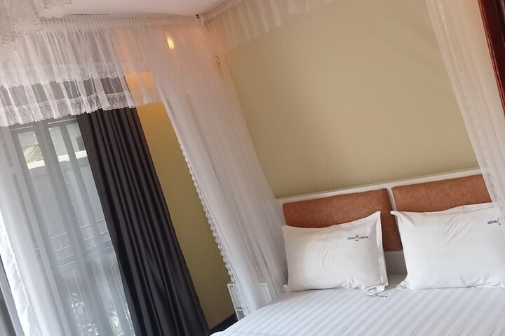 Room 8 of 22
