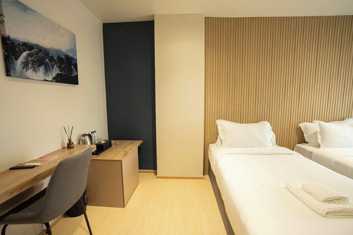 Room 52 of 96