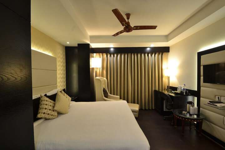 Room 15 of 33