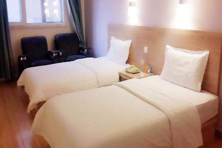 Room 5 of 11