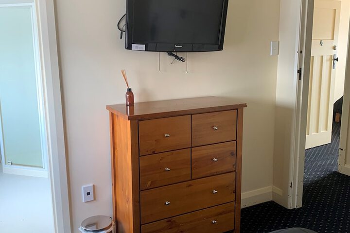 Room 2 of 8