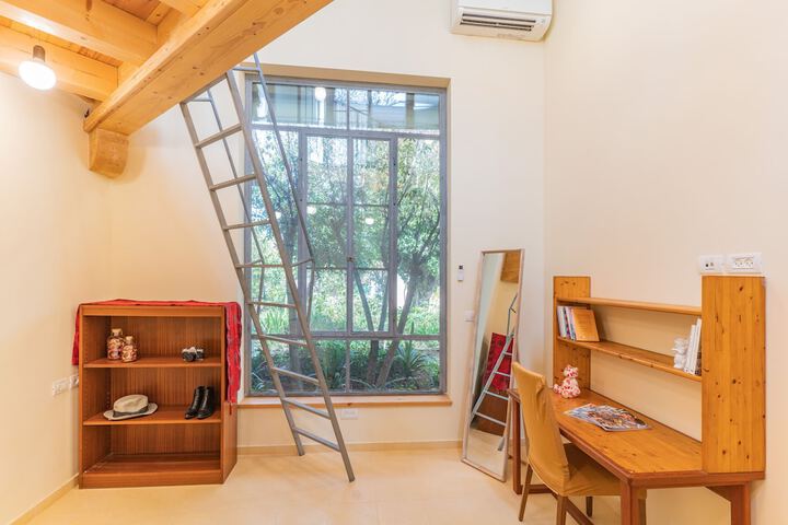 Room 17 of 54