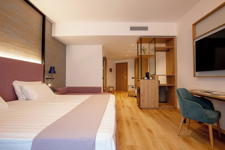 Room 42 of 146