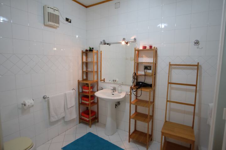Room 8 of 35