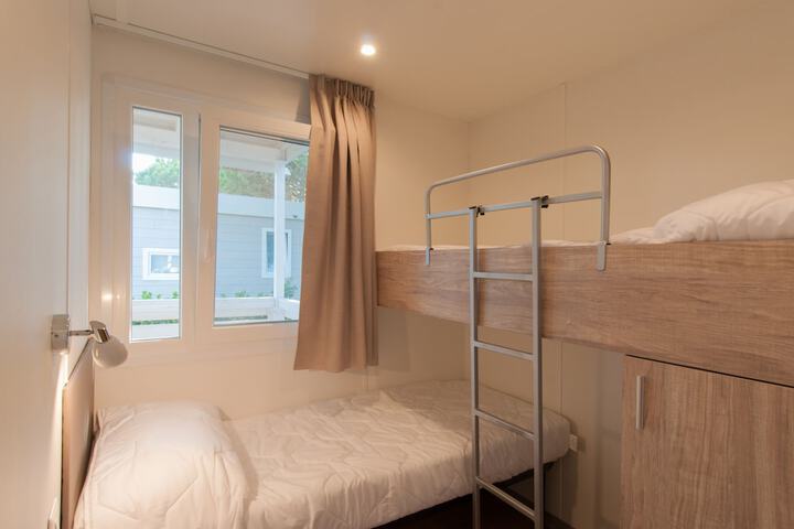 Room 25 of 227