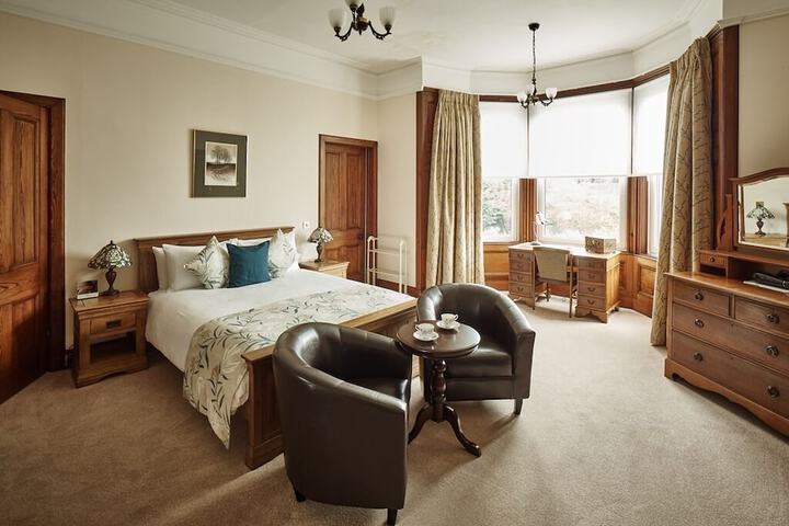 Room 4 of 34