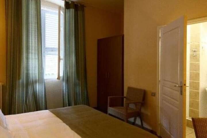 Room 19 of 48