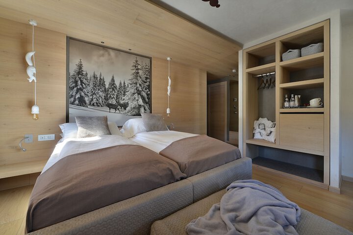 Room 85 of 211