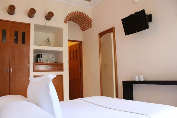 Room 2 of 6