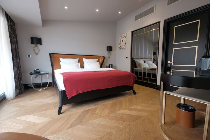 Room 6 of 60
