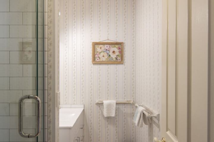 Room 27 of 65
