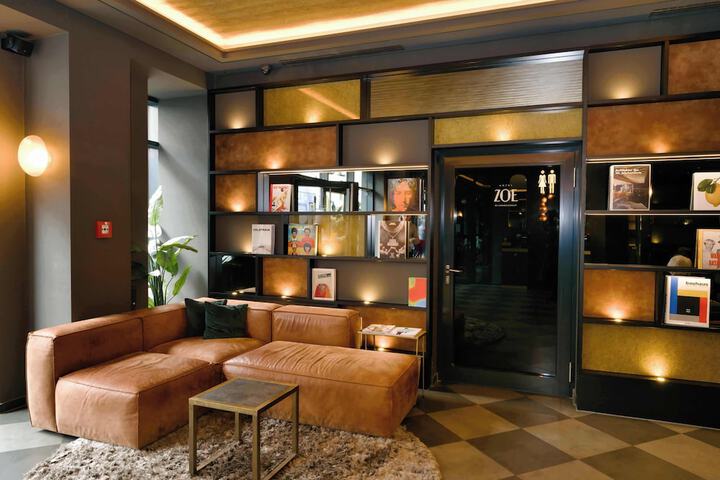 Entrance & Lobby