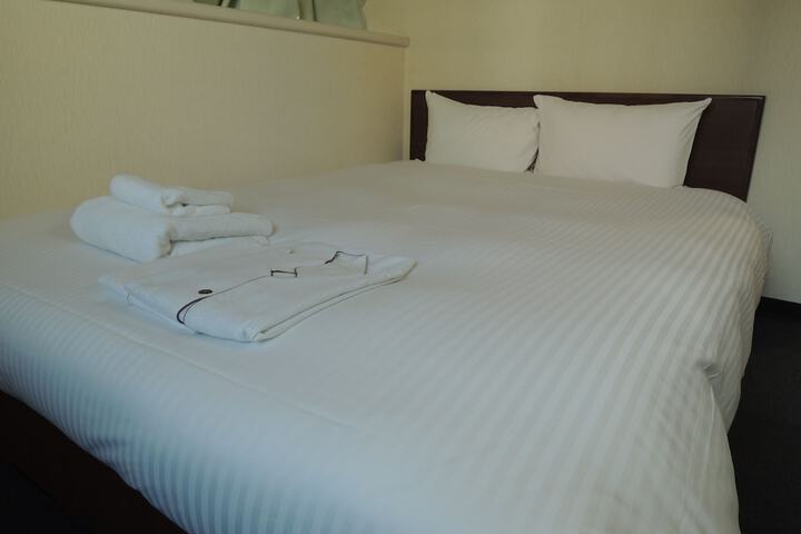 Room 12 of 32