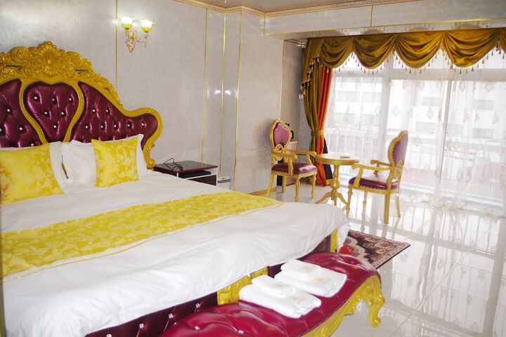 Room 27 of 185