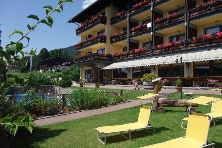 Hotel Exterior 52 of 65