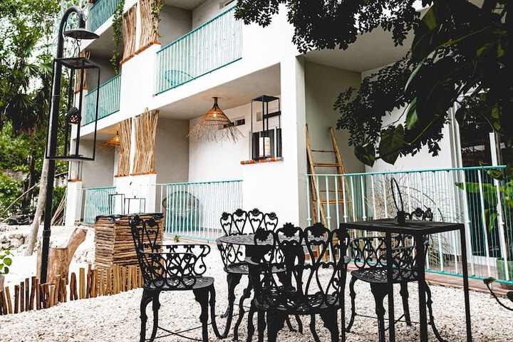 Hotel Exterior 92 of 94