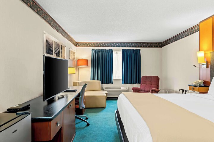 Room 12 of 38