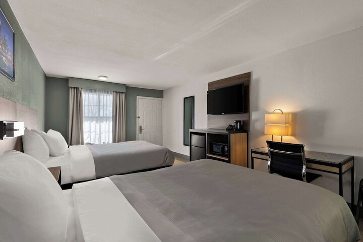 2 Double Beds (8 of 8)