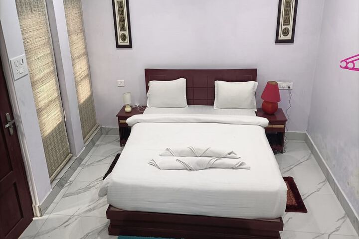 Room 13 of 34