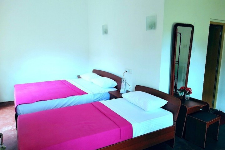Room 4 of 32