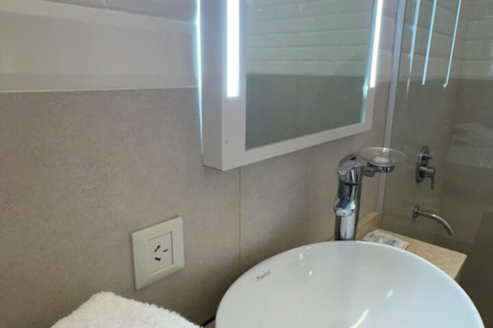 Room 32 of 36