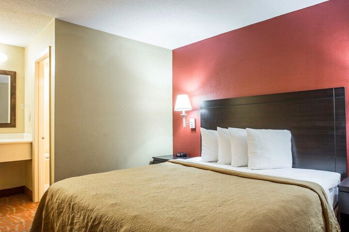Standard King Bed Accessible (1 of 11)