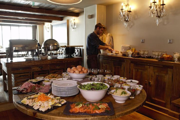 Dining 47 of 76