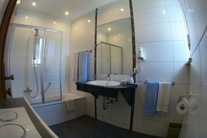 Room 47 of 77