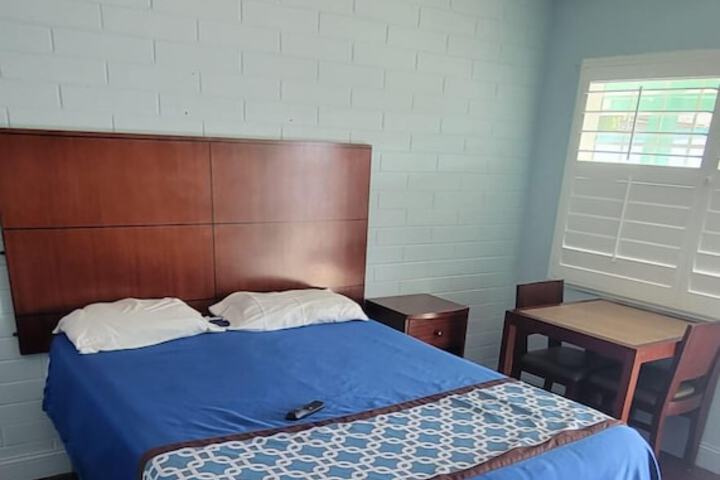 Room 6 of 12