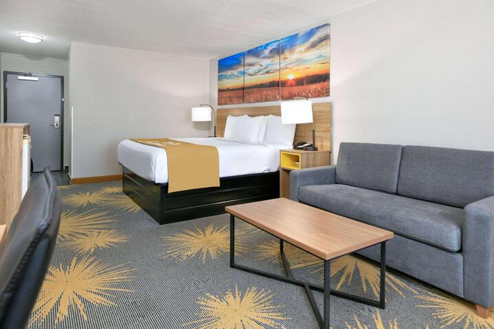 1 King Bed (2 of 6)