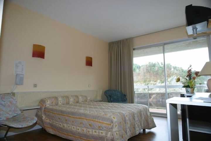 Room 9 of 30
