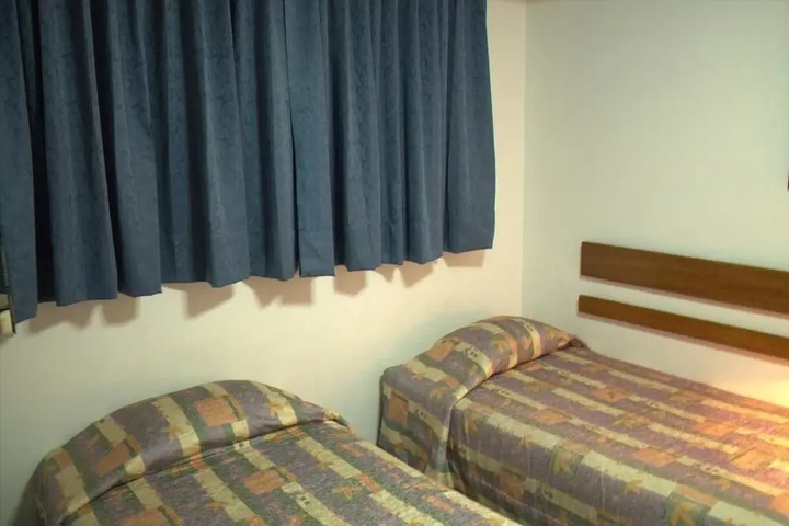 Room 6 of 28