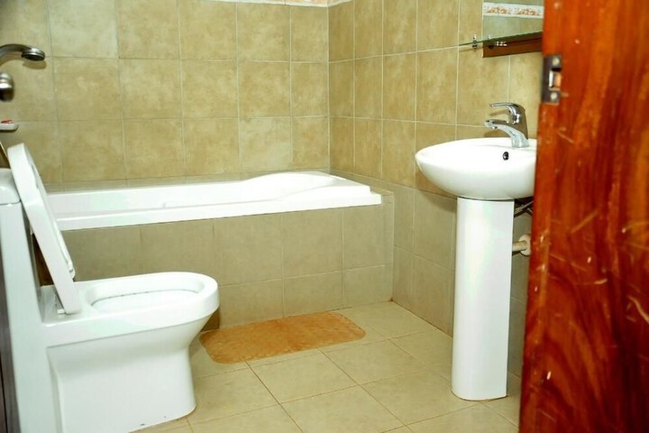 Room 8 of 18