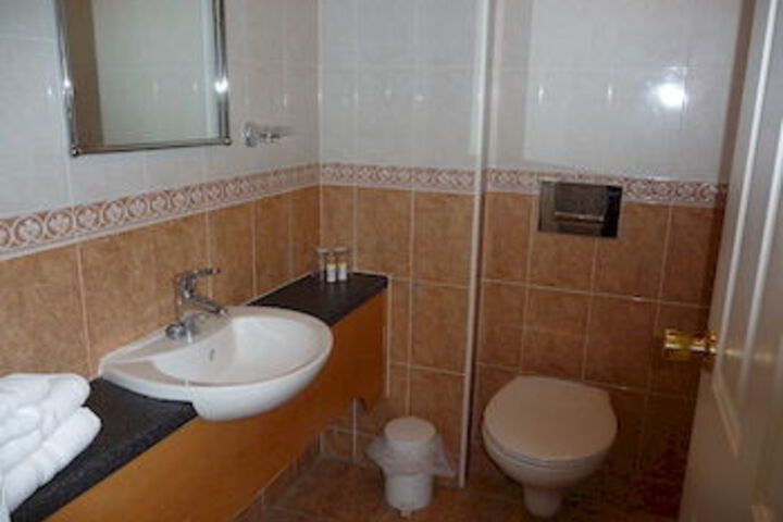 Room 5 of 18