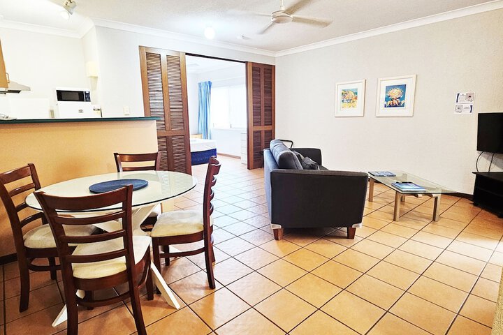 Room 9 of 28