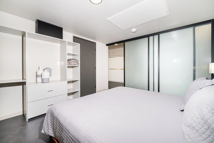 Room 8 of 50