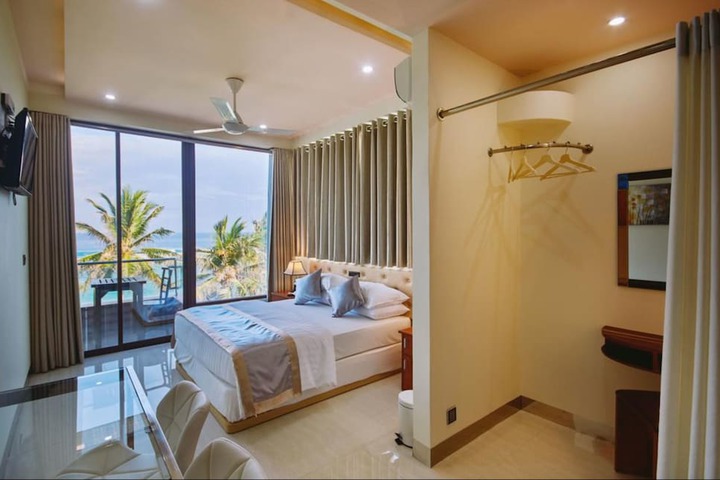 Room 15 of 32