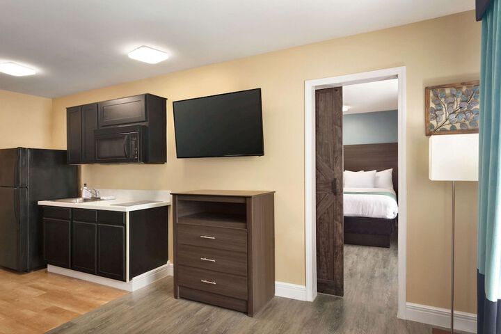 2 Room Primary King Suite 2 Full Bathrooms (15 of 15)