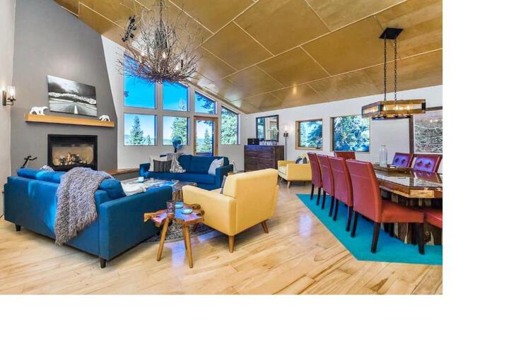 Tahoe Donner Luxury Sleeps 14, Hot tub, 3100 sqft in Truckee, CA