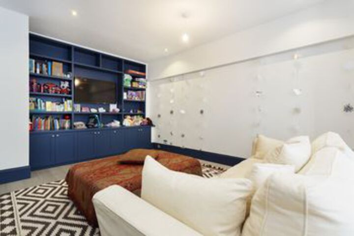 Room 15 of 18