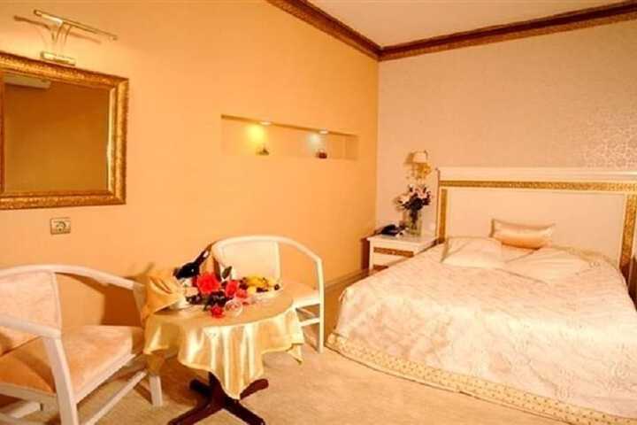 Room 5 of 33