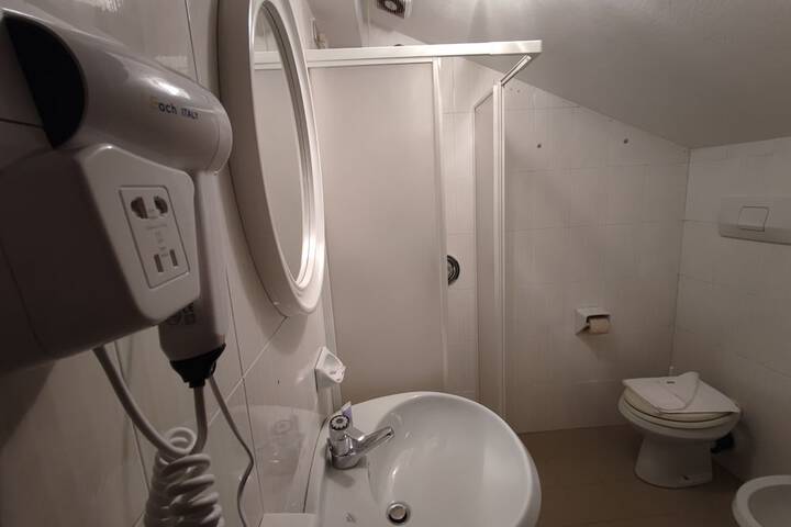 Room 26 of 34