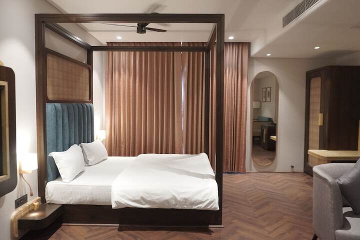 Room 5 of 6