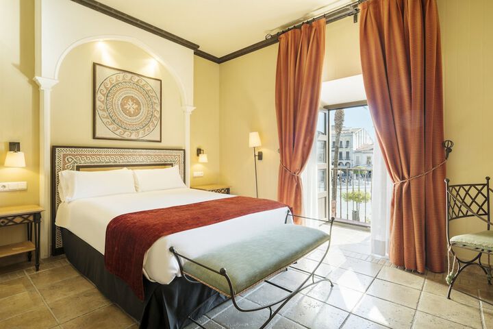 Room 28 of 83