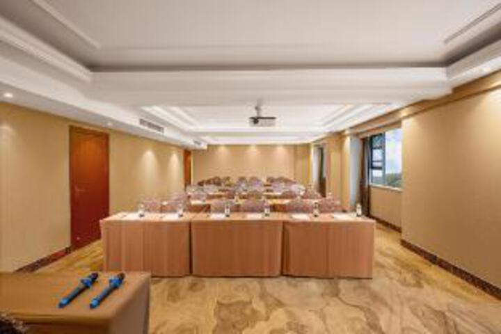 Room 8 of 23